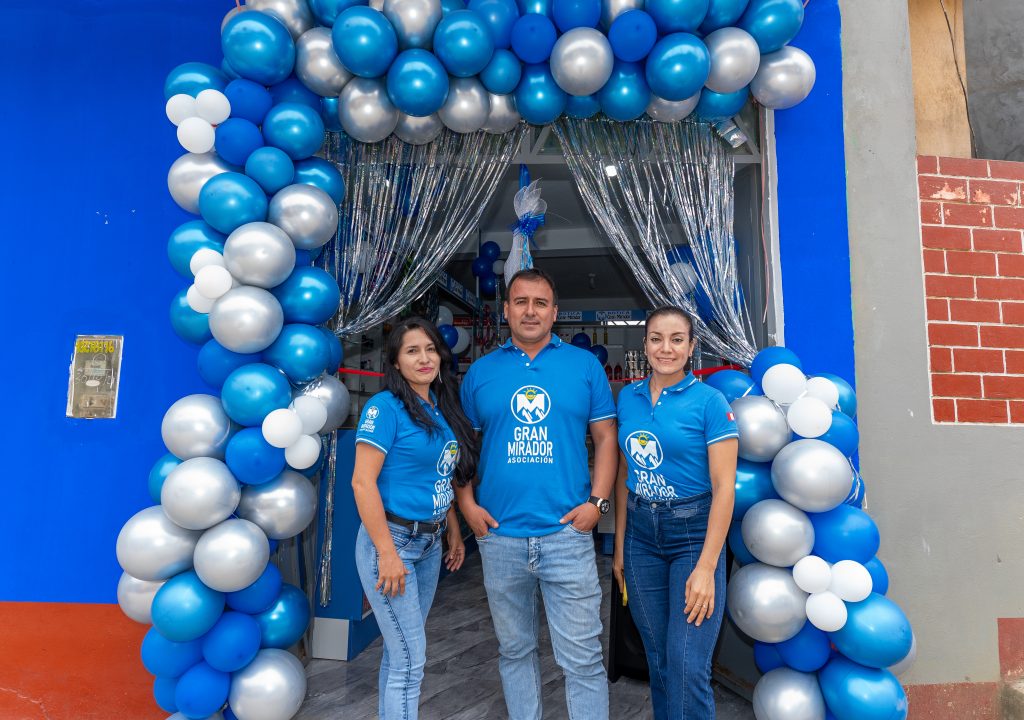 Entrada de la botica en su inauguración